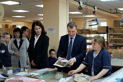 Фабрика игрушек «Весна» радушно приняла участников Всероссийского конкурса «Родная Игрушка», организованного Обществом «Знание» совместно с Движением Первых 